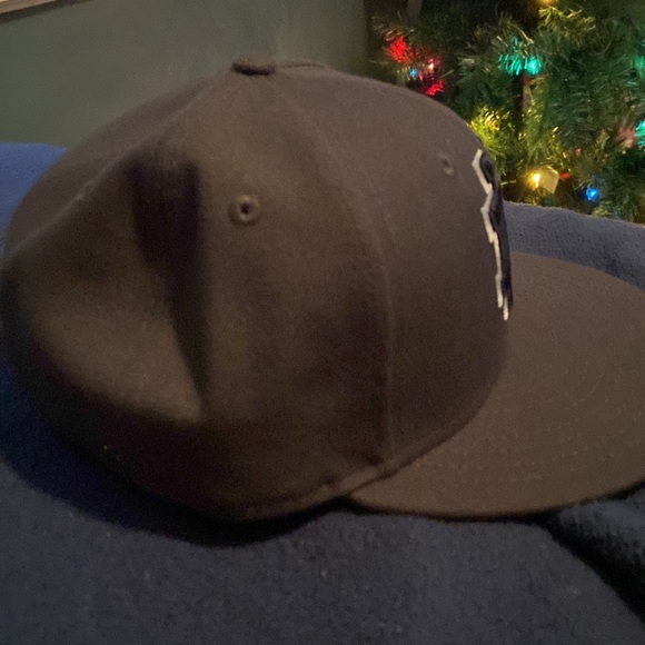 Hat - Picture 2 of 4